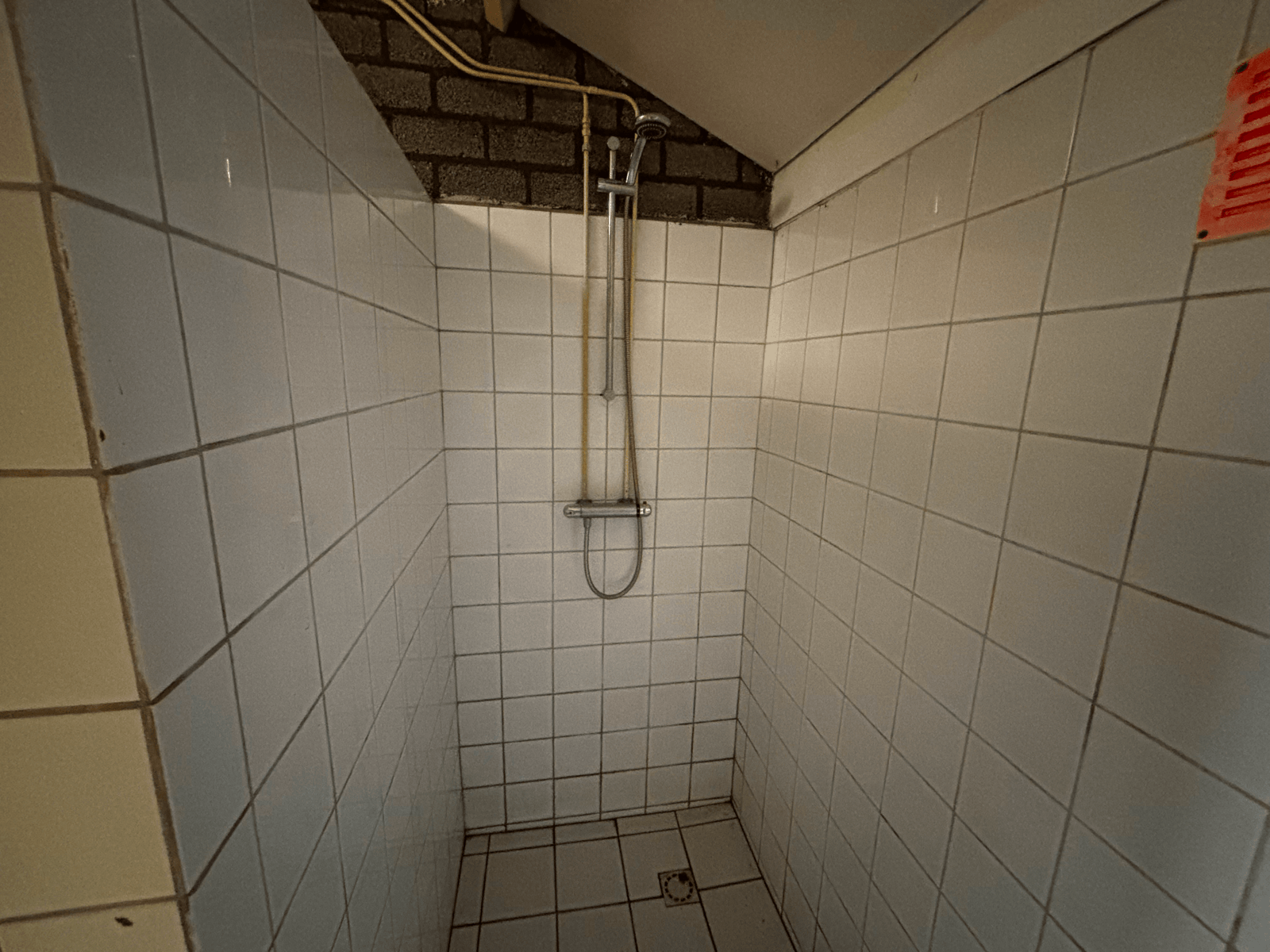 Blokhut sanitair - Doucheruimte met meerdere douches