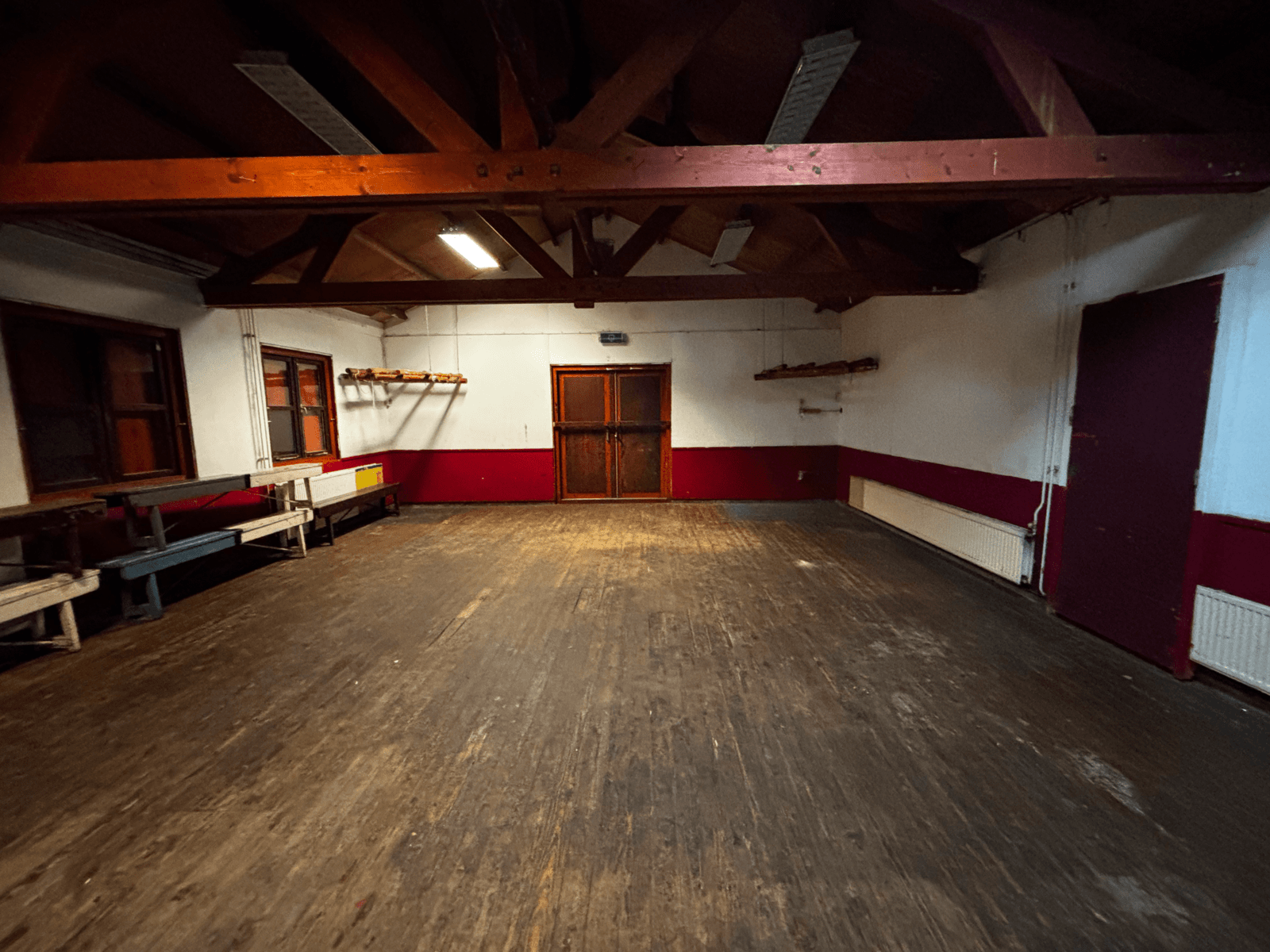 Blokhut linkerzaal - Groepsruimte voor activiteiten en overnachting